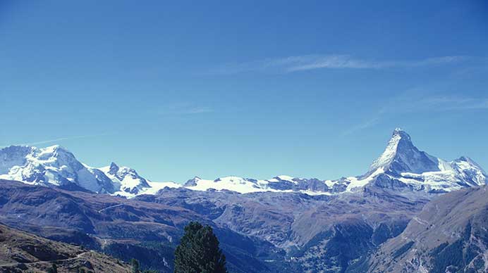 Ausblick entlang des Wanderwegs zur Täschalp bei Zermatt
